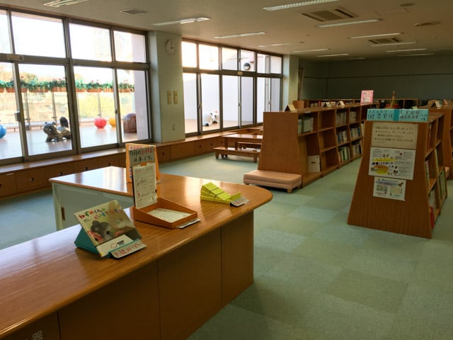 子連れレポ 上尾市児童館 こどもの城 雨の日でも遊べる 無料 広い屋内 中庭付きでおすすめ 埼玉北部のさんぽみち