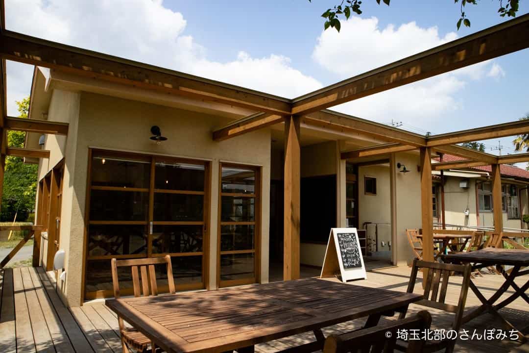 小川町下里分校カフェモザートのテラス