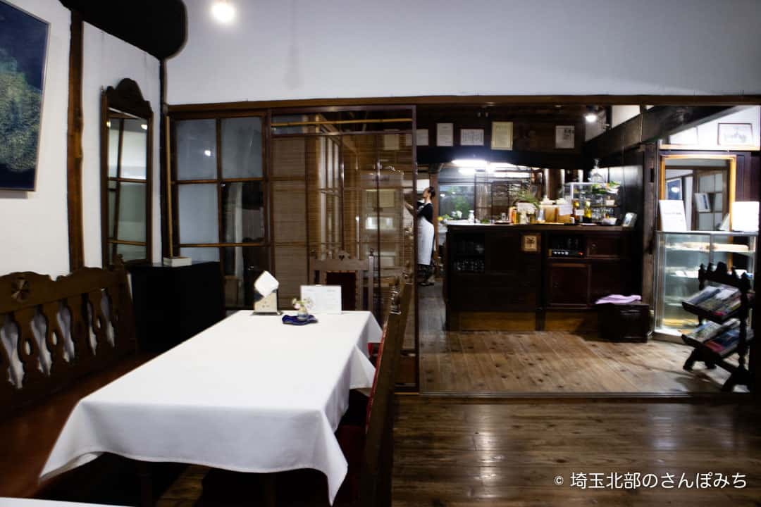 行田カフェ高澤記念館店内