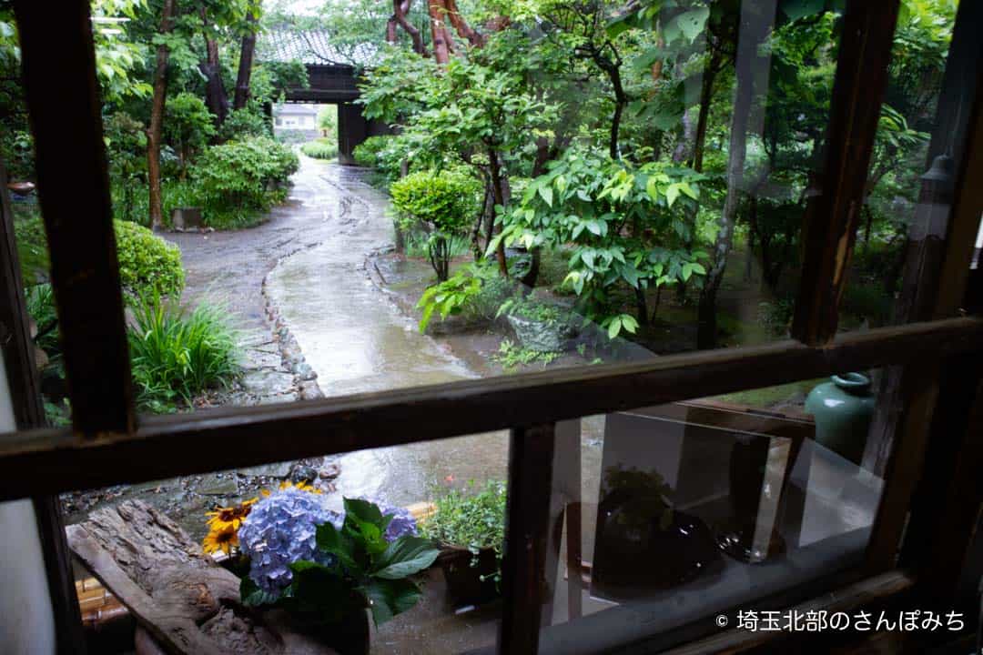 行田カフェ高澤記念館窓側