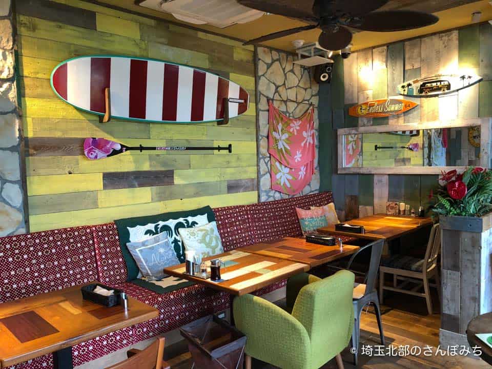 コナズ珈琲店内テーブル・ソファ席