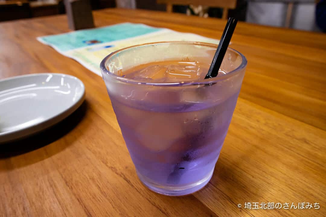 深谷・藍染カフェのバラフライソーダ色の変化