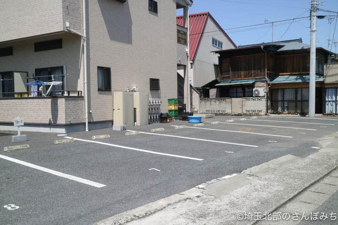 小川町のカレー・強い女の駐車場