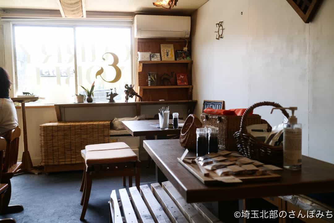 小川町のカレー・強い女の店内