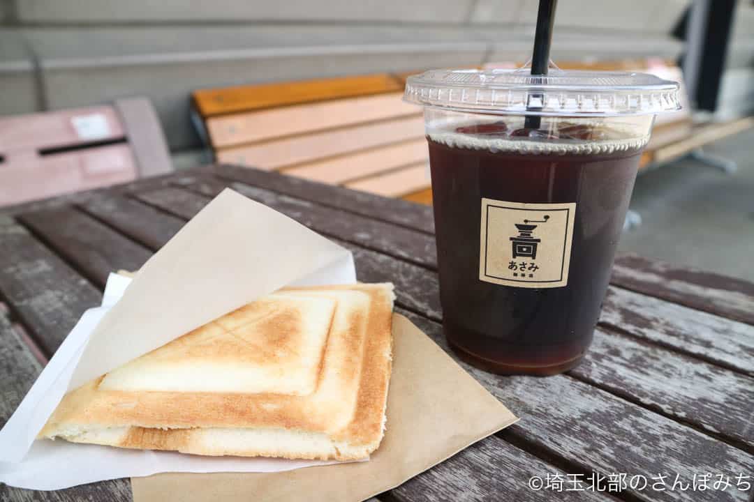 道の駅おかべ・あさみ珈琲店のコーンホットサンドとアイスコーヒー