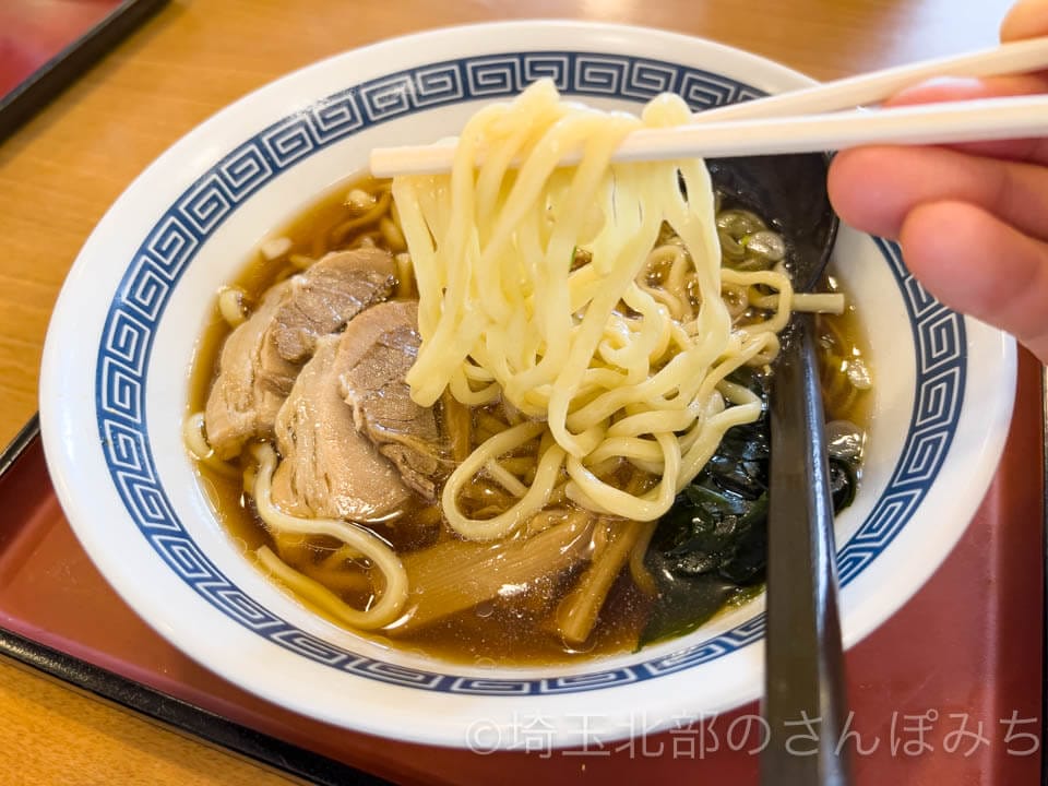 所沢・山田うどん「昔ながらのしょうゆラーメン」の麺