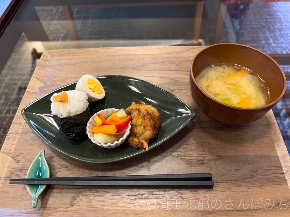 「町住客室 秩父宿」桐の匠 吉 朝食のおにぎり