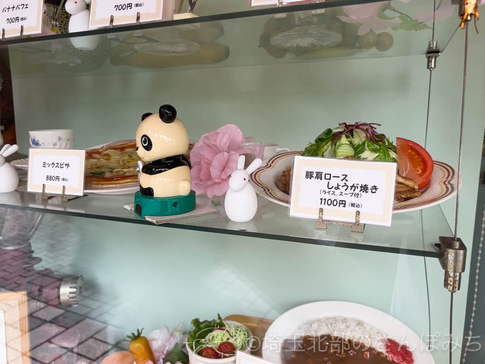 秩父・喫茶店「パーラーコイズミ」ウィンドーの食品サンプル