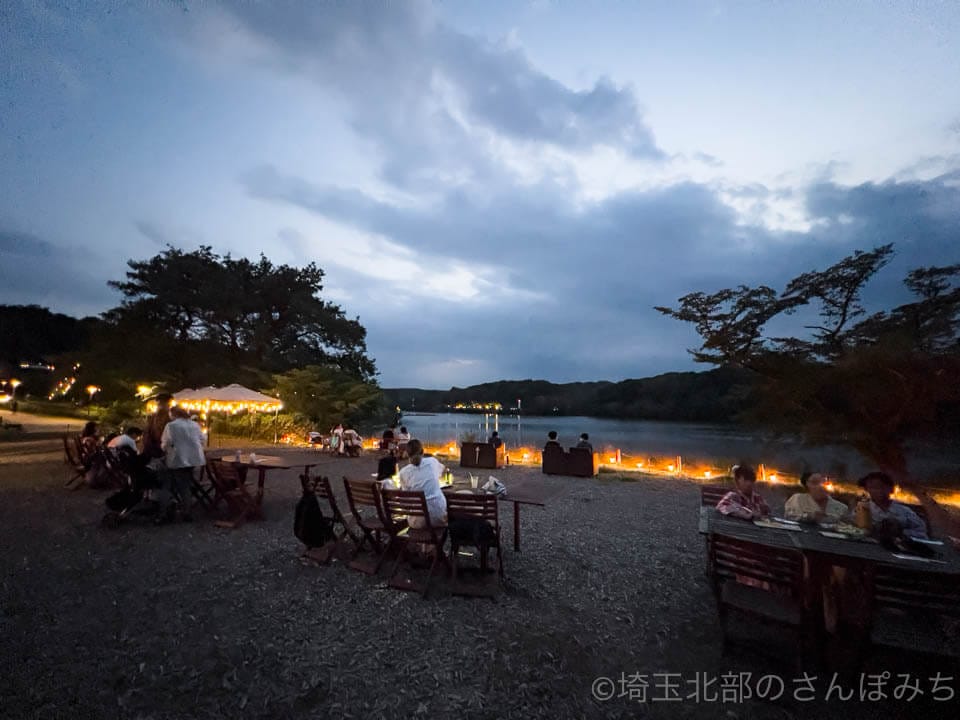 飯能「メッツァの花火2023」ビアガーデンの客席