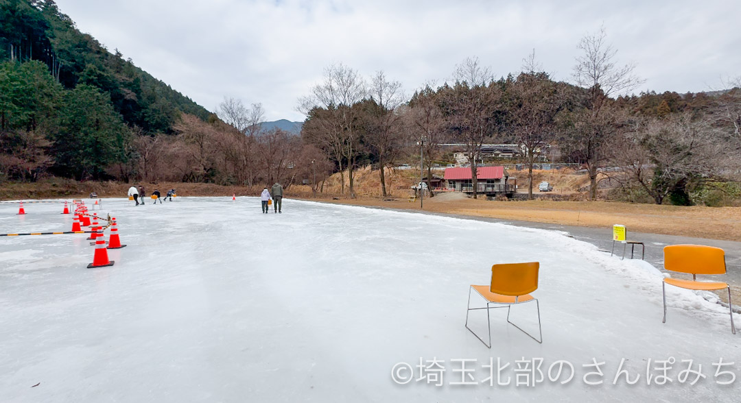 ときがわ町・上サスケート場の支えのイス