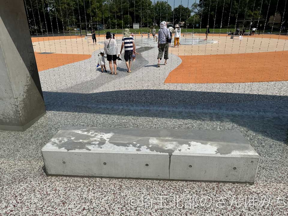 熊谷さくら運動公園じゃぶじゃぶ池水のカーテン