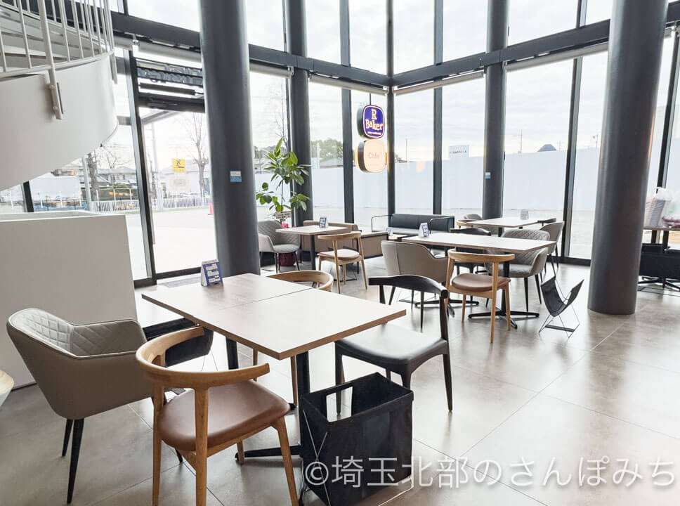 熊谷・関東脳神経外科カフェ「アールベイカー」客席