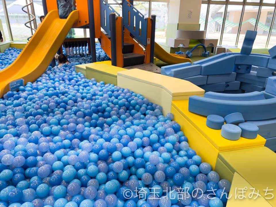 熊谷市・くまキッズこども館ボールプール