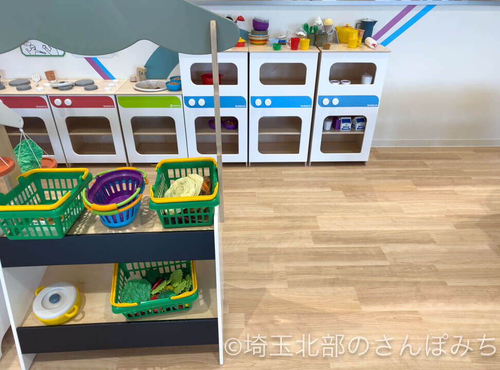 熊谷市・くまキッズこども館「プレイルーム」ボーネルンドままごと